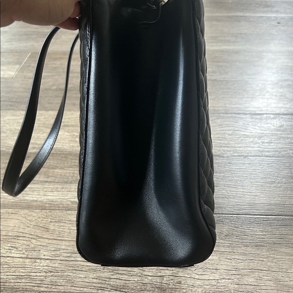 Versace Medusa Quilted Nappa Tote Bag and Attached Wallet Pouch - Picture 11 of 17